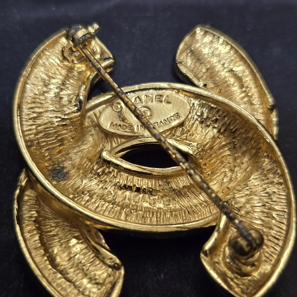 Chanel Gold Brooch - Picture 3 of 7